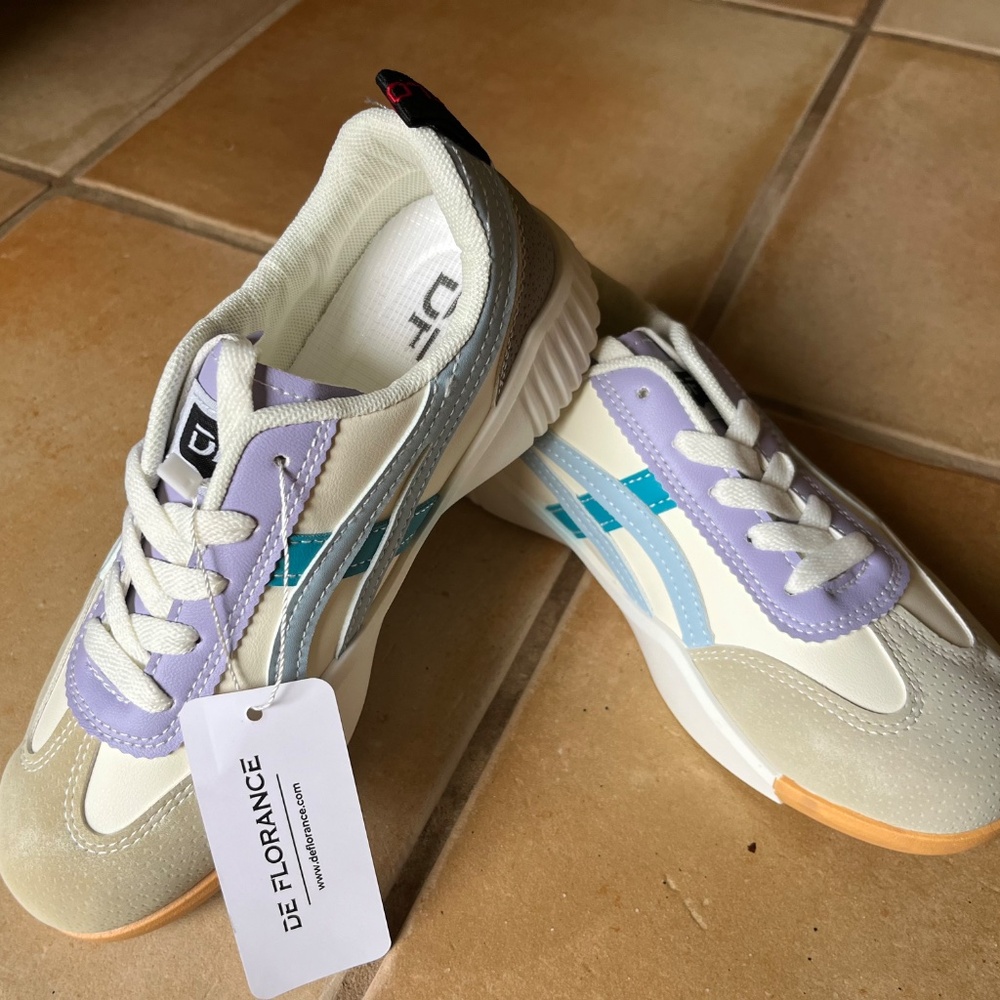 Ue Florance Women’s Athletic Sneakers in Lavender and White
